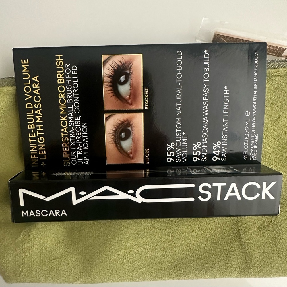 MAC Stack Mascara - Black Stack Color-Micro Brush - Picture 2 of 5
